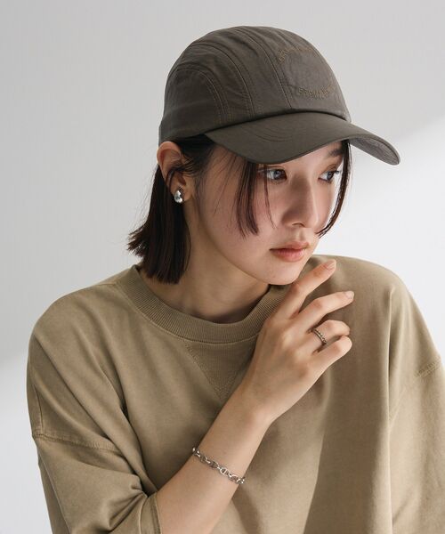 Green　Parks（グリーンパークス）の「everywalk.ヴィンテージレザーロゴキャップ（キャップ・レディース・ブラウン/アイボリー・FREE）」の2枚目の写真