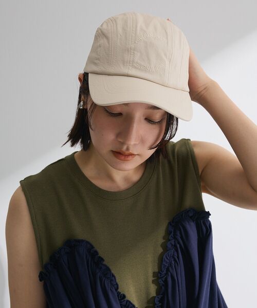 Green　Parks（グリーンパークス）の「everywalk.ヴィンテージレザーロゴキャップ（キャップ・レディース・ブラウン/アイボリー・FREE）」の3枚目の写真