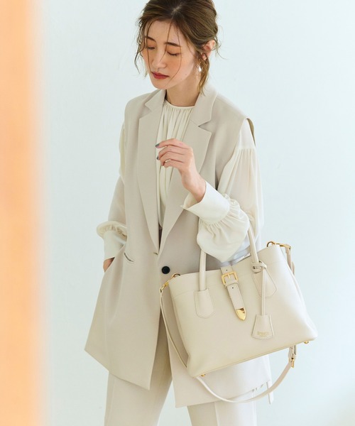 Breath TOPKAPI（ブレストプカピ）の「【Breath TOPKAPI】RIPPLE リプル バックル ショルダー付き B5 トートバッグ（トートバッグ・レディース・オフホワイト/ブラック/グレイッシュベージュ・FREE）」の4枚目の写真