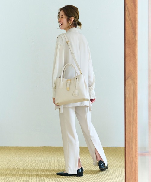 Breath TOPKAPI（ブレストプカピ）の「【Breath TOPKAPI】RIPPLE リプル バックル ショルダー付き B5 トートバッグ（トートバッグ・レディース・オフホワイト/ブラック/グレイッシュベージュ・FREE）」の5枚目の写真