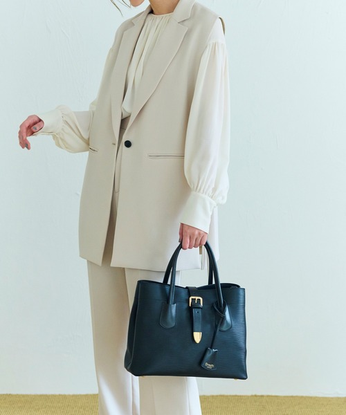 Breath TOPKAPI（ブレストプカピ）の「【Breath TOPKAPI】RIPPLE リプル バックル ショルダー付き B5 トートバッグ（トートバッグ・レディース・オフホワイト/ブラック/グレイッシュベージュ・FREE）」の9枚目の写真