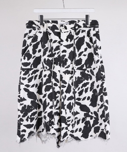 DISCOVERED（ディスカバード）の「mp13984-COW PRINT DOUBLE KNEE SHORT ショートパンツ(DC-SS26-PT-04)（その他パンツ・メンズ・ブラウン/ブラック・1/3）」の2枚目の写真