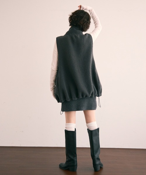 Trish（トリッシュ）の「ボアBIGベスト（ベスト・レディース・アイボリー/チャコールグレー・FREE）」の4枚目の写真