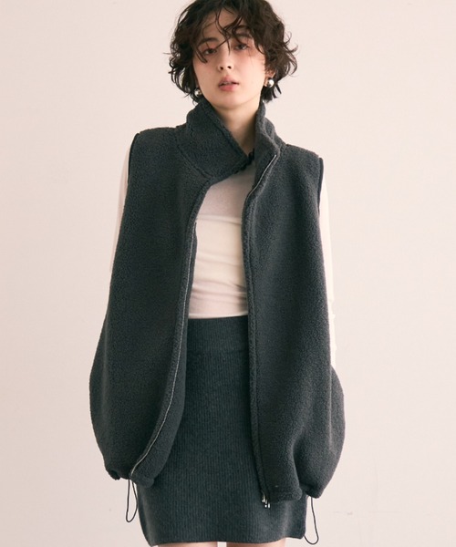 Trish（トリッシュ）の「ボアBIGベスト（ベスト・レディース・アイボリー/チャコールグレー・FREE）」の6枚目の写真