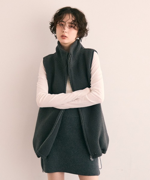 Trish（トリッシュ）の「ボアBIGベスト（ベスト・レディース・アイボリー/チャコールグレー・FREE）」の7枚目の写真