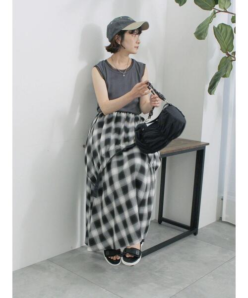 Samansa Mos2 blue（サマンサモスモスブルー）の「オンブレチェックドロストギャザースカート（スカート・レディース・ブラウン/ネイビー/ブラック・F）」の4枚目の写真