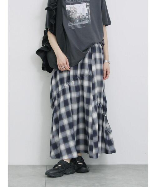 Samansa Mos2 blue（サマンサモスモスブルー）の「オンブレチェックドロストギャザースカート（スカート・レディース・ブラウン/ネイビー/ブラック・F）」の13枚目の写真