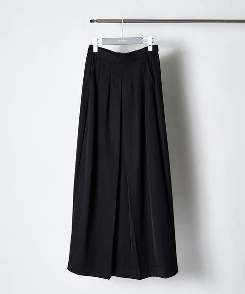 RUMCHE(ラムシェ)の「Inverted Pleats Skirt / インバーテッドプリーツスカート(スカート・レディース・ブラック・FREE)」の1枚目の写真