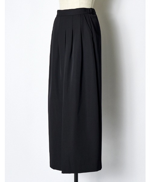 RUMCHE(ラムシェ)の「Inverted Pleats Skirt / インバーテッドプリーツスカート(スカート・レディース・ブラック・FREE)」の9枚目の写真