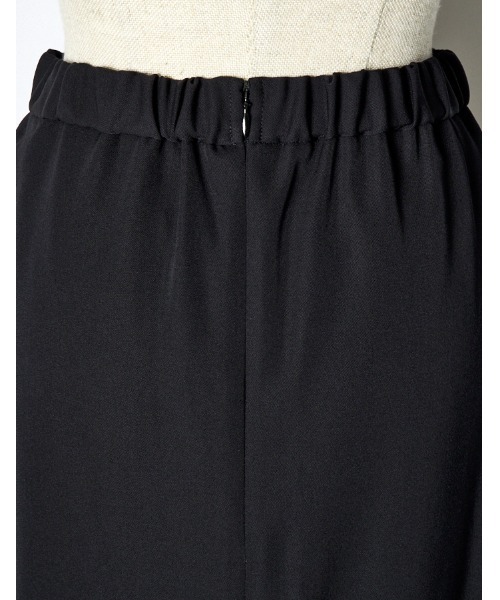 RUMCHE(ラムシェ)の「Inverted Pleats Skirt / インバーテッドプリーツスカート(スカート・レディース・ブラック・FREE)」の13枚目の写真