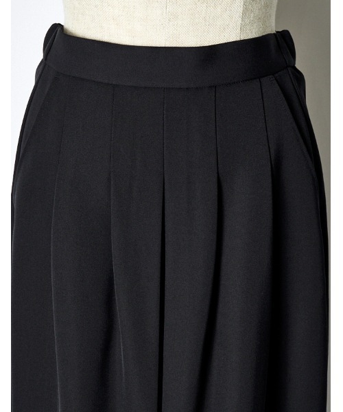 RUMCHE(ラムシェ)の「Inverted Pleats Skirt / インバーテッドプリーツスカート(スカート・レディース・ブラック・FREE)」の11枚目の写真