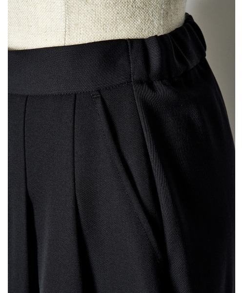 RUMCHE(ラムシェ)の「Inverted Pleats Skirt / インバーテッドプリーツスカート(スカート・レディース・ブラック・FREE)」の12枚目の写真