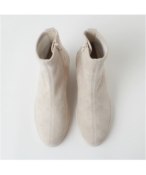 +diana（プラスダイアナ）の「【軽量】ストレッチショートブーツ 6cm（ブーツ・レディース・ブラック/アイボリー・21.5cm/22.0cm/22.5cm/23.0cm/23.5cm/24.0cm/24.5cm/25.0cm）」の7枚目の写真