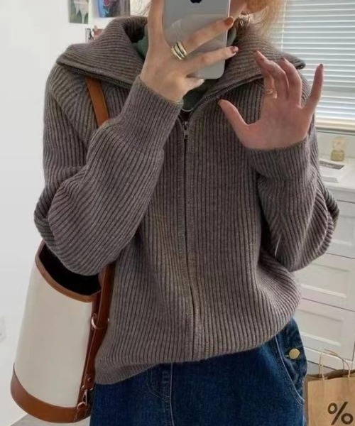 cammie(キャミー)の「ジップリブニットカーディガン(ニット/セーター・レディース・ベージュ/ダークグレー/アイボリー/グレー/ワイン/ブラック・F)」の4枚目の写真