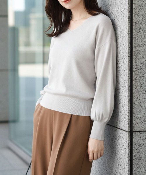 OFUON le MK（オフオンルエムケー）の「【2025AW】ベーシックVネックニット/洗える/WEB限定サイズあり（ニット/セーター・レディース・ライトグリーン/ホワイト/ラベンダー/ネイビー系/ブラック/ブルー/ベージュ/ピンク・38/36）」の4枚目の写真