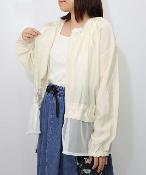 ScoLar（スカラー）の「ScoLar(スカラー) スカラーちゃんロゴ メッシュ切替ブルゾン（ブルゾン・レディース・アイボリー・MEDIUM）」の7枚目の写真