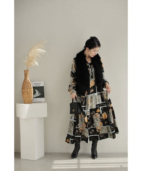 cawaii(カワイイ)の「ヴィンテージスカーフ柄ティアードミディアムワンピース(紐ベルト付き)(ワンピース・レディース・ブラック・FREE)」の8枚目の写真