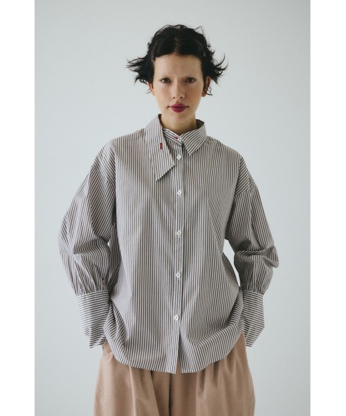 HeRIN.CYE（ヘリンドットサイ）の「Frill asymmetry shirt