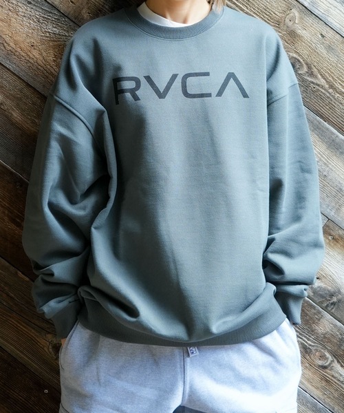 RVCA（ルーカ）の「RVCA メンズ BIG RVCA FADE CR トレーナー 【2025年秋冬モデル】 @autumn/ルーカクルーネックスウェット（スウェット・メンズ・ブラック/ホワイト系その他/チャコール/ヘザーグレー/ホワイト・SMALL/MEDIUM/LARGE/X-LARGE）」の5枚目の写真