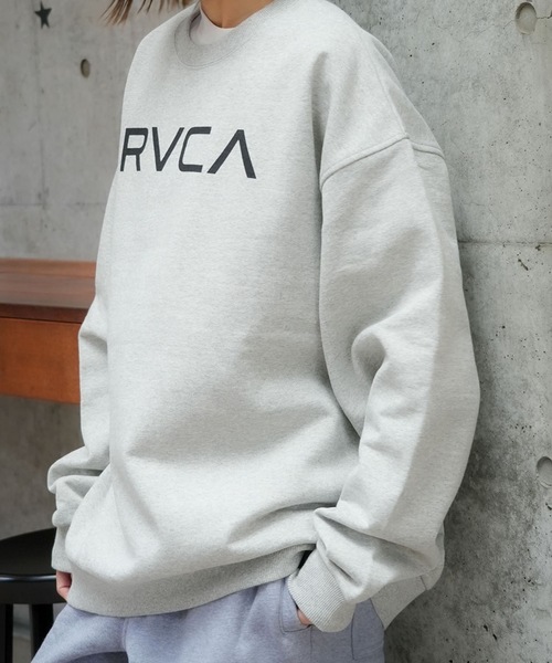 RVCA（ルーカ）の「RVCA メンズ BIG RVCA FADE CR トレーナー 【2025年秋冬モデル】 @autumn/ルーカクルーネックスウェット（スウェット・メンズ・ホワイト/ヘザーグレー/ブラック/チャコール/ホワイト系その他・X-LARGE/SMALL/MEDIUM/LARGE）」の9枚目の写真