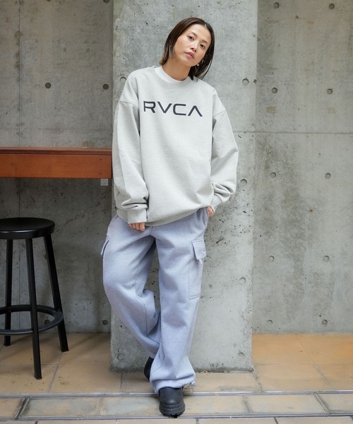 RVCA（ルーカ）の「RVCA メンズ BIG RVCA FADE CR トレーナー 【2025年秋冬モデル】 @autumn/ルーカクルーネックスウェット（スウェット・メンズ・ホワイト/ヘザーグレー/ブラック/チャコール/ホワイト系その他・X-LARGE/SMALL/MEDIUM/LARGE）」の22枚目の写真