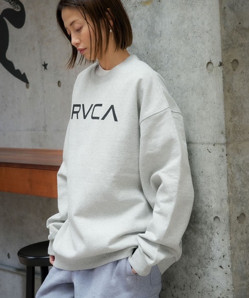 RVCA（ルーカ）の「RVCA メンズ BIG RVCA FADE CR トレーナー 【2025年秋冬モデル】 @autumn/ルーカクルーネックスウェット（スウェット・メンズ・ホワイト/ヘザーグレー/ブラック/チャコール/ホワイト系その他・X-LARGE/SMALL/MEDIUM/LARGE）」の7枚目の写真