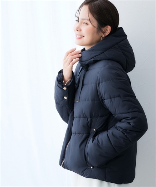 ショート丈フーディーファイバーダウンジャケット（防風・保温性・はっ