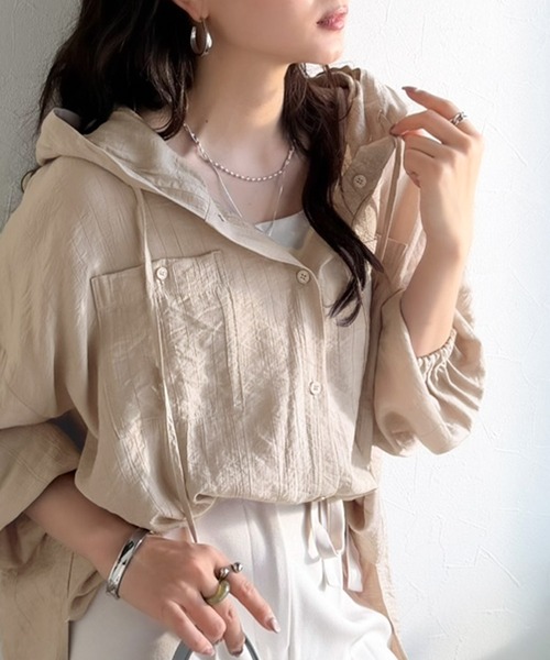 classicalelf(クラシカルエルフ)の「【接触冷感機能付き】風をまとって、軽やかに。ダブルポケット付きフードシアーシャツ(シャツ/ブラウス・レディース・ベージュ/オフホワイト/グリーン/ブラック・MEDIUM/LARGE/X-LARGE/SMALL)」の19枚目の写真