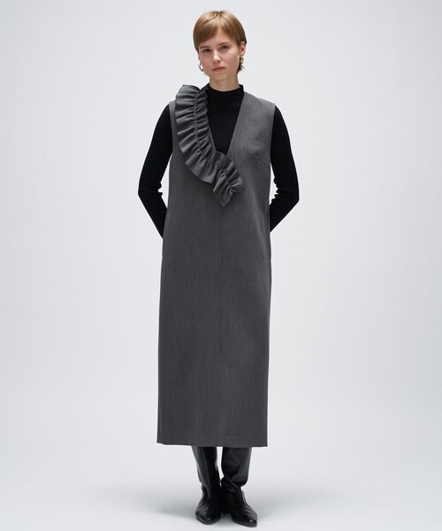 cloenc（クロエンス）の「【マシンウォッシュ】2wayフリルジャンパースカート（ワンピース・レディース・ベージュ/チャコールグレー・02/01）」の7枚目の写真