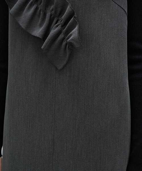 cloenc（クロエンス）の「【マシンウォッシュ】2wayフリルジャンパースカート（ワンピース・レディース・ベージュ/チャコールグレー・02/01）」の3枚目の写真