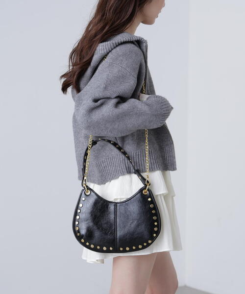 FREE'S MART（フリーズマート）の「◆スタッズ付きショルダーバッグ（ショルダーバッグ・レディース・レッド/ブラック・ﾌﾘ-）」の3枚目の写真