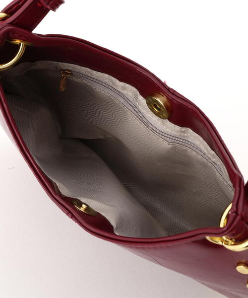 FREE'S MART（フリーズマート）の「◆スタッズ付きショルダーバッグ（ショルダーバッグ・レディース・レッド/ブラック・ﾌﾘ-）」の9枚目の写真