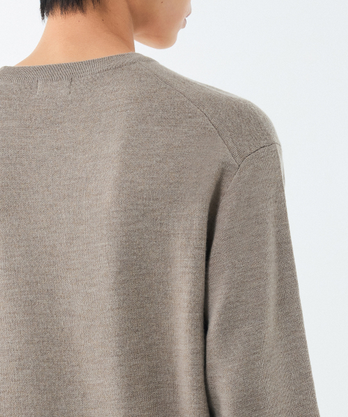 MUSINSA STANDARD(ムシンサスタンダード)の「ミニマルクルーネックニット【ヘッダーベージュ】(ニット/セーター・メンズ・その他・LARGE/X-LARGE/XX-LARGE/SMALL/MEDIUM)」の5枚目の写真