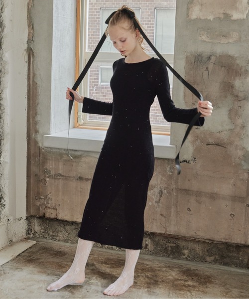 etre loin(エトルワン)の「Back open shiny knit dress(ワンピース・レディース・ブラック/ピンク/レッド・M)」の4枚目の写真