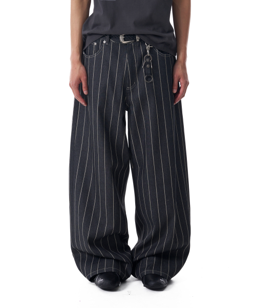 AAKAM(アーカム)の「Striped Cinch Back Denim Pants (Black)(デニムパンツ・レディース・その他・1/2)」の4枚目の写真