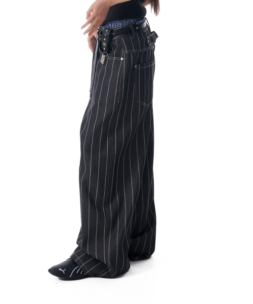 AAKAM(アーカム)の「Striped Cinch Back Denim Pants (Black)(デニムパンツ・レディース・その他・1/2)」の8枚目の写真