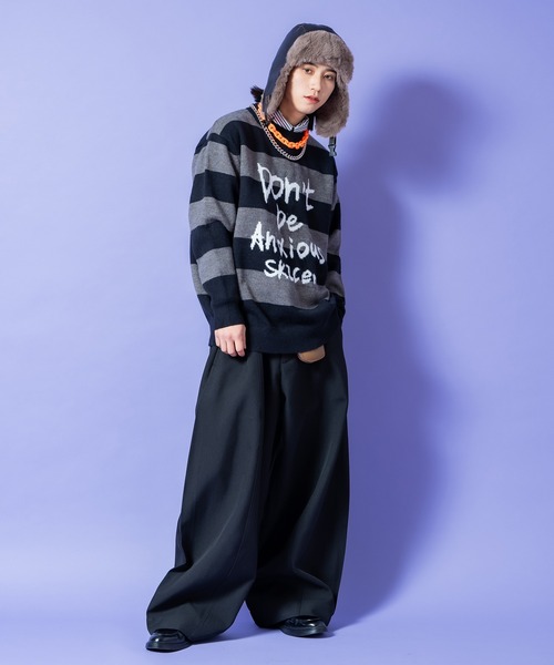 a.p.o.v.(エーピーオービー)の「a.p.o.v. ストリートフォントロゴメッセージワイドボーダーオーバーサイズニットセーター(ニット/セーター・メンズ・ネイビー/ブラック・ONESIZE)」の7枚目の写真