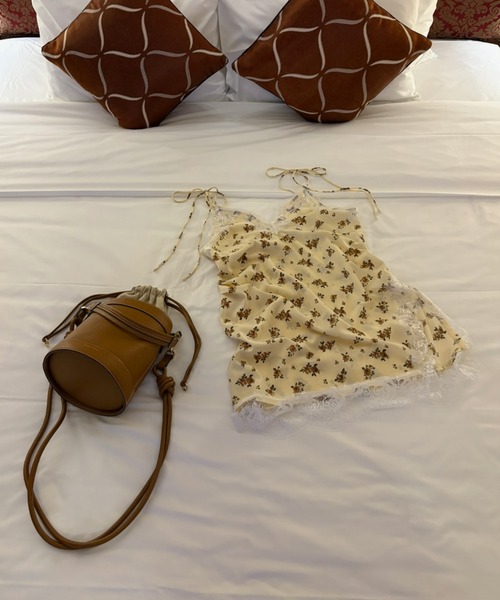 idem（イデム）の「sensual satin cami onepiece / レース付きサテンキャミワンピース（ワンピース・レディース・イエロー/ブラック/アイボリー・FREE）」の17枚目の写真