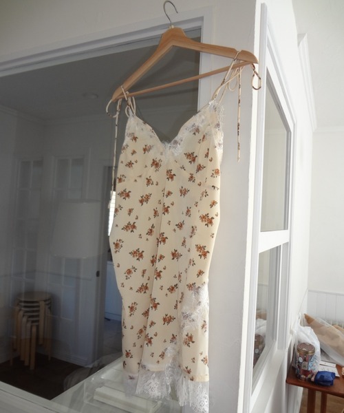 idem（イデム）の「sensual satin cami onepiece / レース付きサテンキャミワンピース（ワンピース・レディース・イエロー/ブラック/アイボリー・FREE）」の19枚目の写真