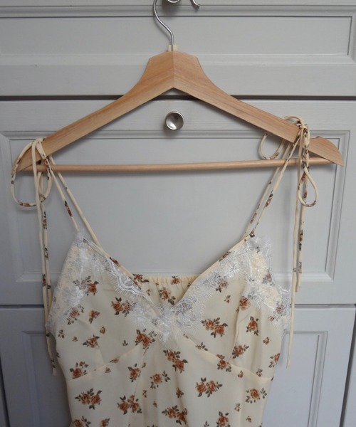 idem（イデム）の「sensual satin cami onepiece / レース付きサテンキャミワンピース（ワンピース・レディース・イエロー/ブラック/アイボリー・FREE）」の20枚目の写真