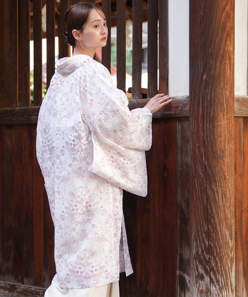 utatane（ウタタネ）の「羽織 ニコアンティーク Strawberry Thief(イチゴ泥棒) ローザ Fabric by BEST OF MORRIS ベスト・オブ・モリス（着物・レディース・ピンク・FREE）」の5枚目の写真