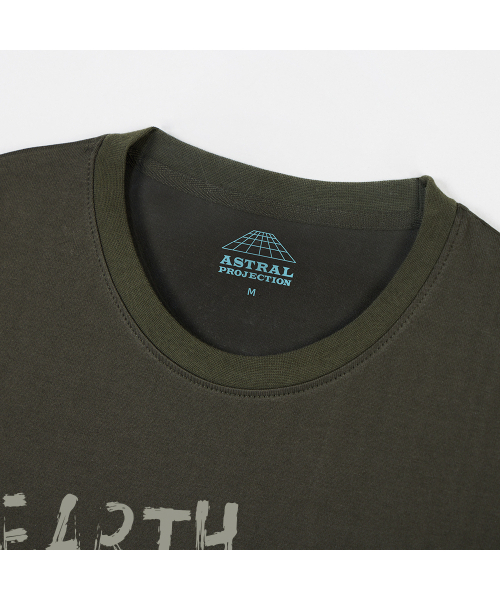 ASTRAL PROJECTION(アストラルプロジェクション)の「アースウィズアース オーバーサイズ ロングスリーブTシャツ_カーキ(Tシャツ/カットソー・メンズ・その他・LARGE/MEDIUM/X-LARGE/XX-LARGE)」の3枚目の写真