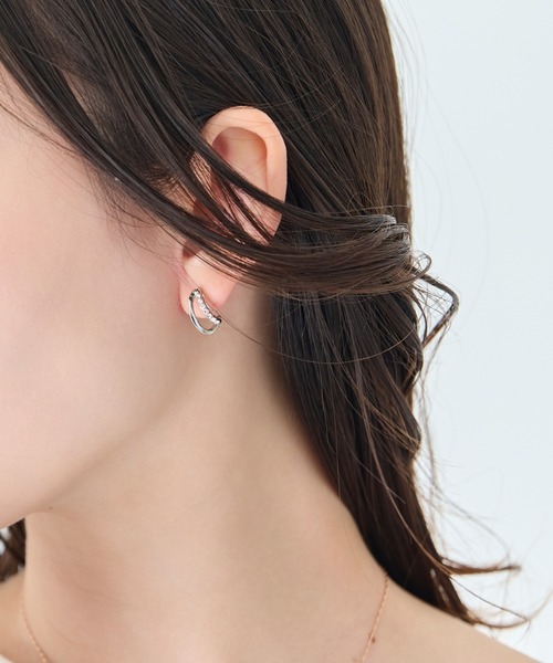 Phoebe（フィービィー）の「【痛くないシリーズ/金属アレルギー対応】ブリリアントダブルフープライトフィットイヤリング/2連/重ね付け/シンプル/クリスマスギフト（イヤリング・レディース・シルバー/イエローゴールド・FREE）」の3枚目の写真