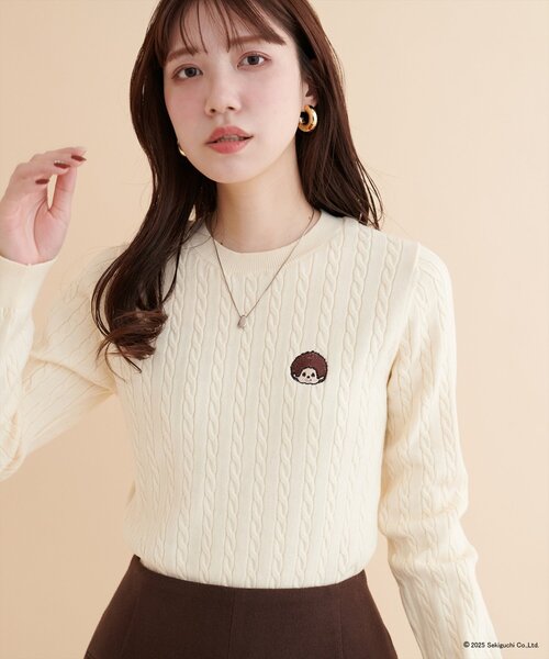 natural couture（ナチュラルクチュール）の「【モンチッチ×natural couture】ケーブル刺繍ニット  （ニット/セーター・レディース・ピンクベージュ/ネイビー/オフホワイト・FREE）」の4枚目の写真