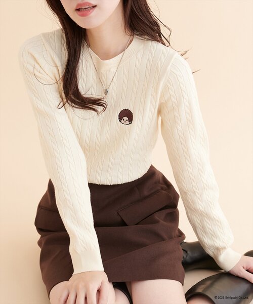 natural couture（ナチュラルクチュール）の「【モンチッチ×natural couture】ケーブル刺繍ニット  （ニット/セーター・レディース・ピンクベージュ/ネイビー/オフホワイト・FREE）」の5枚目の写真