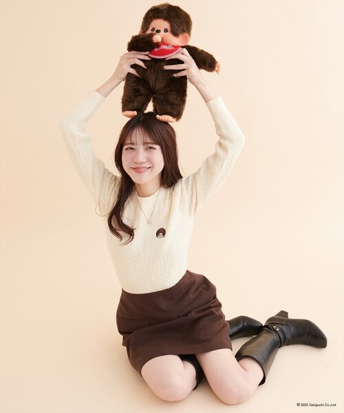 natural couture（ナチュラルクチュール）の「【モンチッチ×natural couture】ケーブル刺繍ニット  （ニット/セーター・レディース・ピンクベージュ/ネイビー/オフホワイト・FREE）」の10枚目の写真