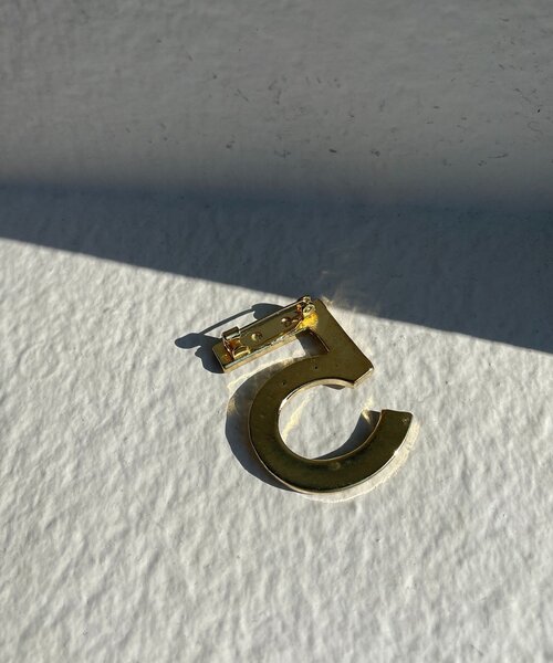 LOUNGEDRESS（ラウンジドレス）の「【GALENA/ガレナ】ナンバーブローチ（リング・レディース・ゴールド・FREE）」の2枚目の写真