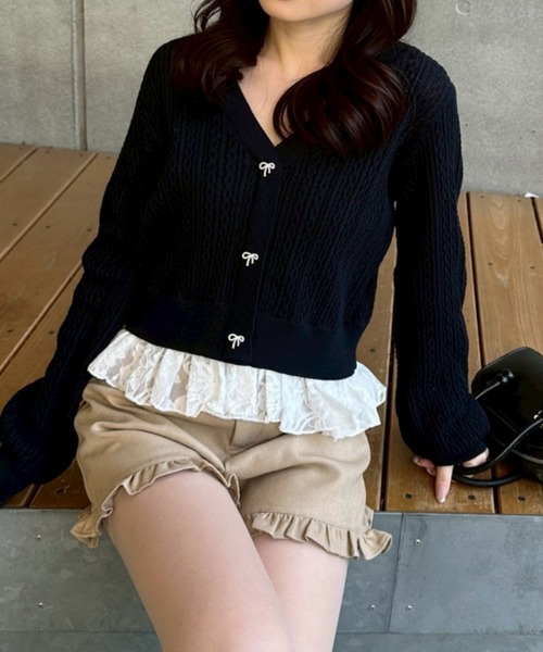 continuer de NICE CLAUP（コンティニューデナイスクラップ）の「裾レースリボン釦カーディガン（カーディガン/ボレロ・レディース・ネイビー/イエロー/ピンク/オフホワイト/レッド/サックスブルー・FREE）」の2枚目の写真