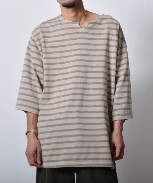 DOUBLE STEAL(ダブルスティール)の「DSピグメントオーバーダイボーダーキーネックTシャツ(Tシャツ/カットソー・メンズ・ブラック/オリーブ/ベージュ・LARGE/MEDIUM/SMALL)」の11枚目の写真