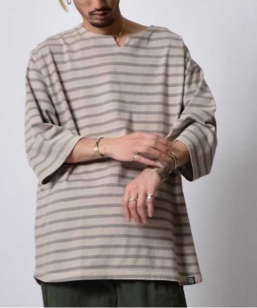 DOUBLE STEAL(ダブルスティール)の「DSピグメントオーバーダイボーダーキーネックTシャツ(Tシャツ/カットソー・メンズ・ブラック/オリーブ/ベージュ・LARGE/MEDIUM/SMALL)」の13枚目の写真